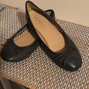 Report Women's Black ballet style flats